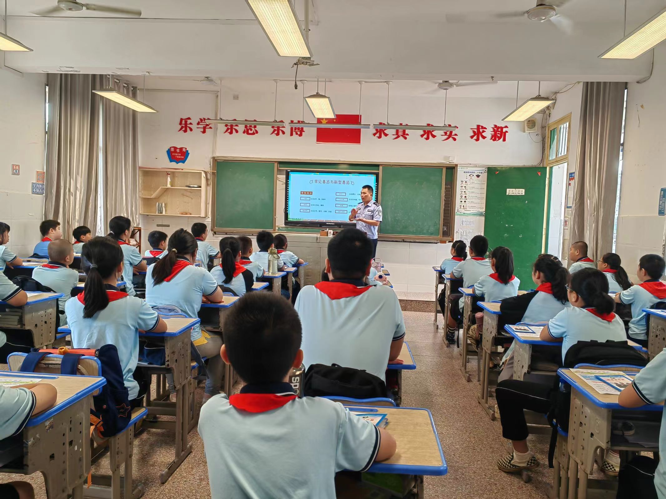 【平安雨湖】万新社区：法治禁毒进校园，守护平安促成长