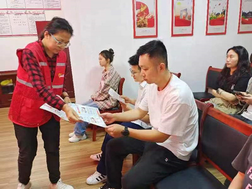 瞻岳门社区：开展“无烟青春你最酷 健康人生共守护”宣传活动