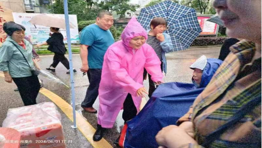 建设社区：助残关爱 浓情端午