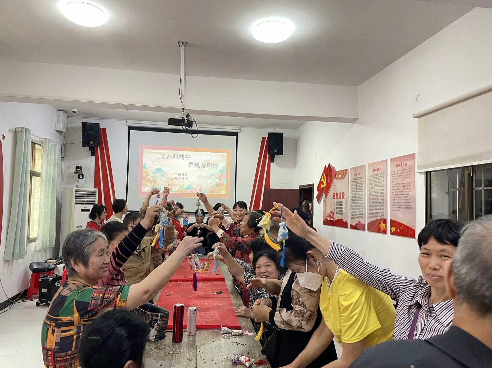 和平桥社区：艾香迎端午 香囊寄廉情