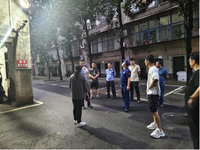 【八大行动】广场街道：开展电动自行车专项整治突击夜查​