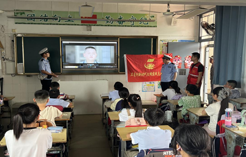 长城乡开展交通安全进校园宣传活动