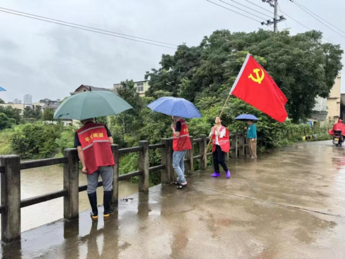 【防汛进行时】万楼街道：防汛战场上擦亮“党员名片”