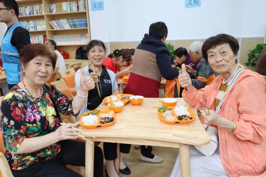 广园社区、跃进社区食堂开门迎客