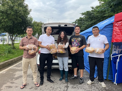 窑湾街道：民族团结一家亲，馕饼虽小情意深