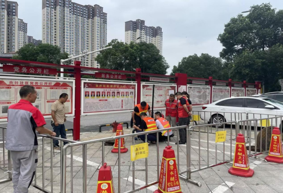 雨湖区成功处置一起路面崩塌避险案例