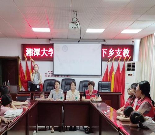 红旗村：童心向红旗 惓惓思非遗 暑假“童趣课堂”开班啦