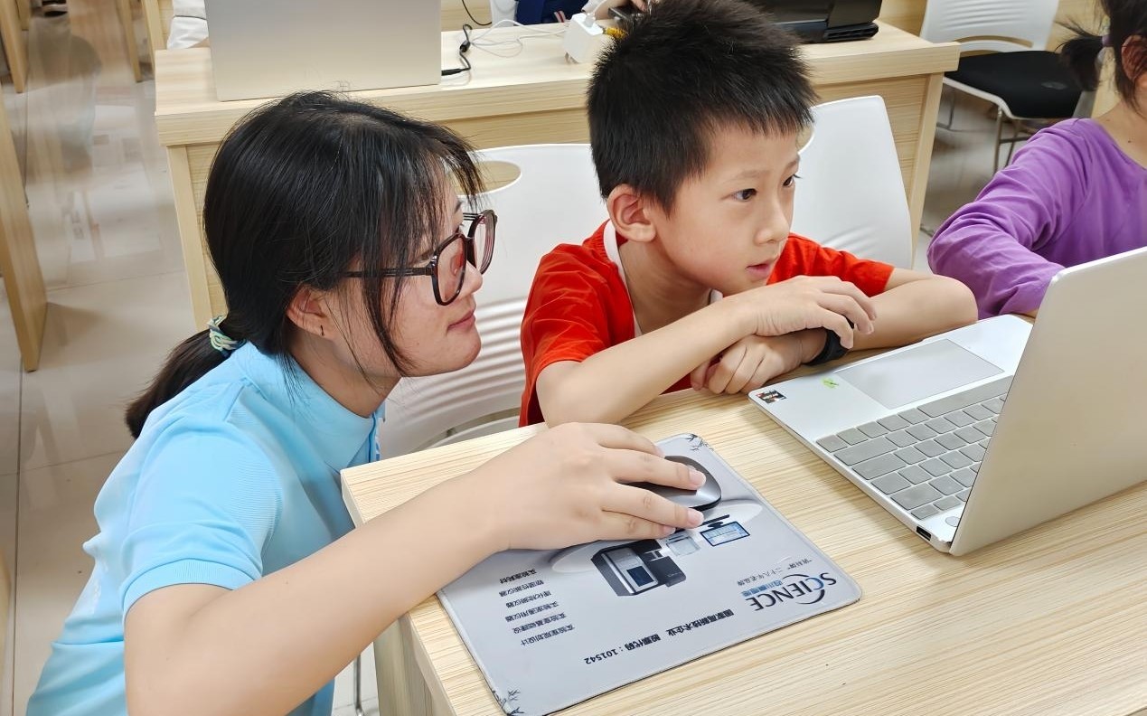 民乐社区：梦想从编程启航，科技伴儿童成长