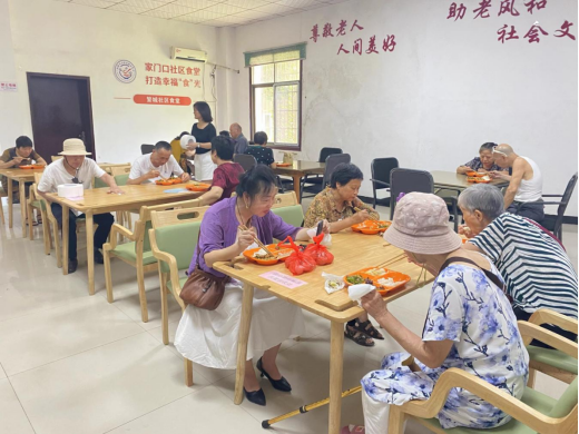繁城社区食堂开启幸福“食光”