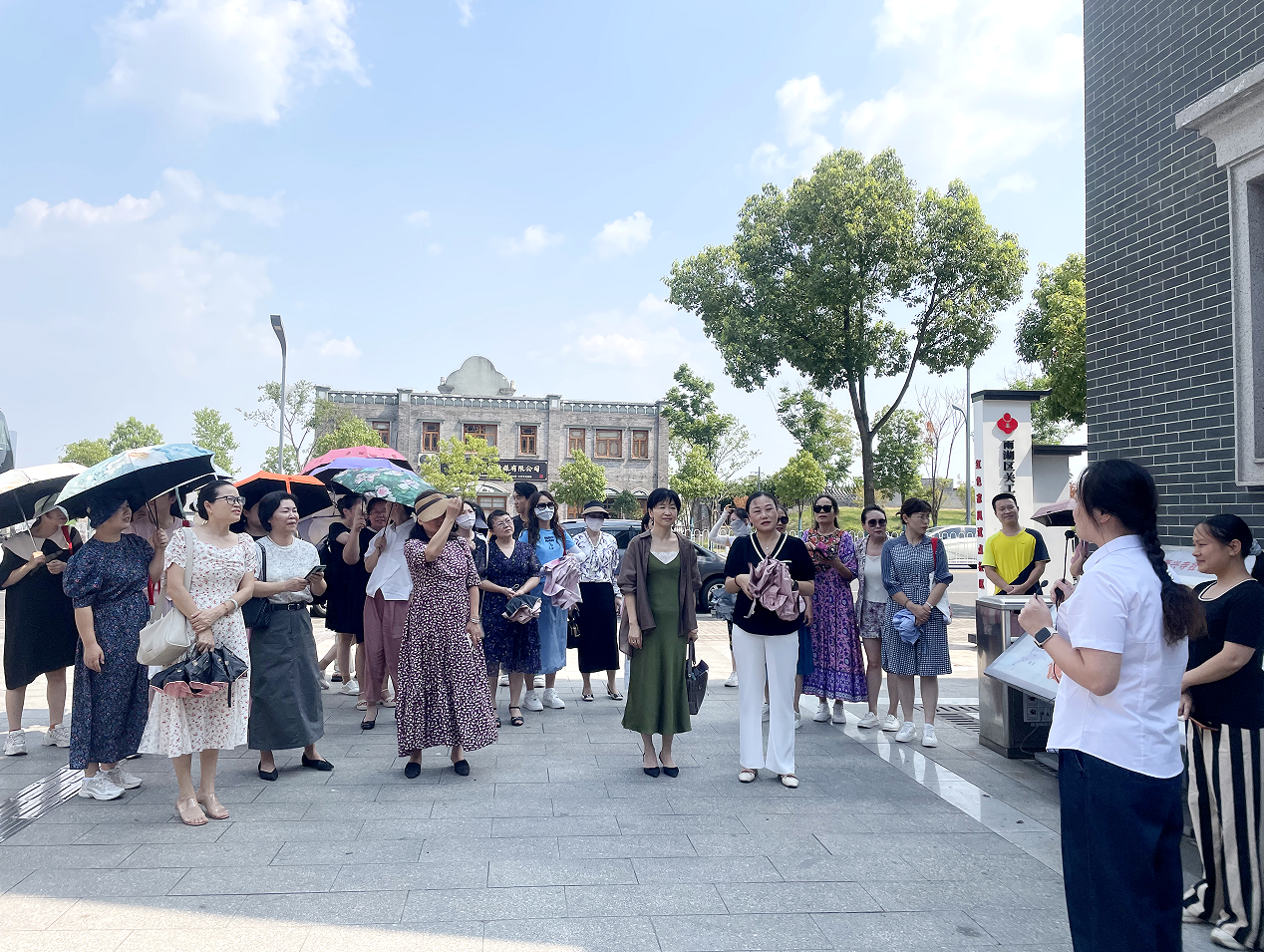 湘西自治州妇联一行到湘潭雨湖区交流学习