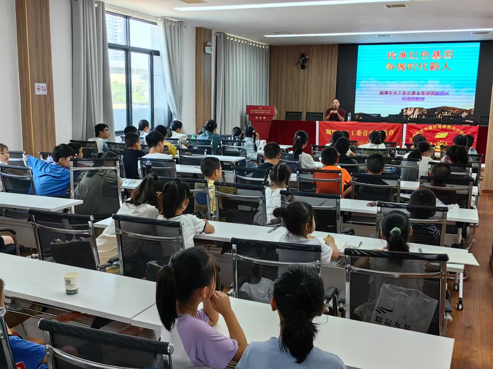 万楼社区：开展“传承红色基因，争做时代新人”活动