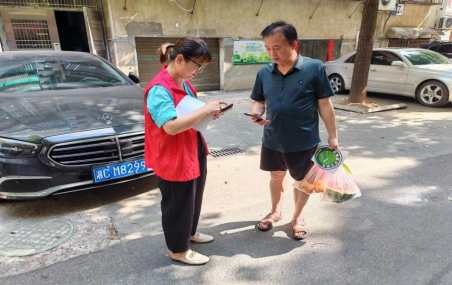 韶山路社区：开展“党员带头做榜样，文明出行文明驾驶”主题宣传活动