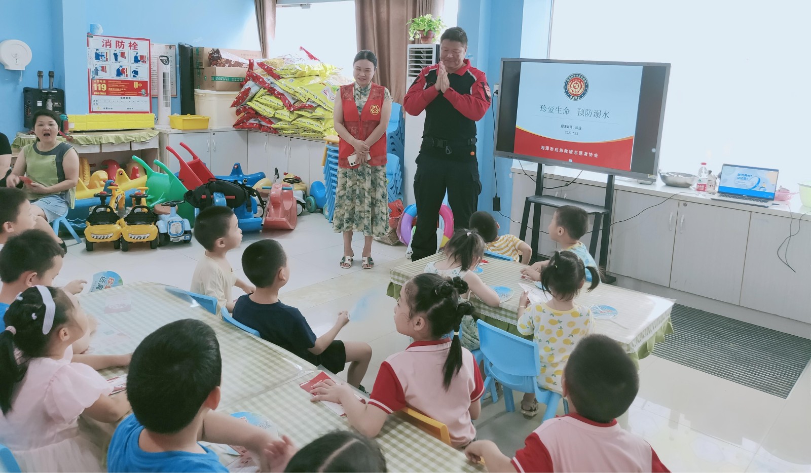桃李社区：守护童年，安全“泳”远——社区防溺水演练进幼儿园