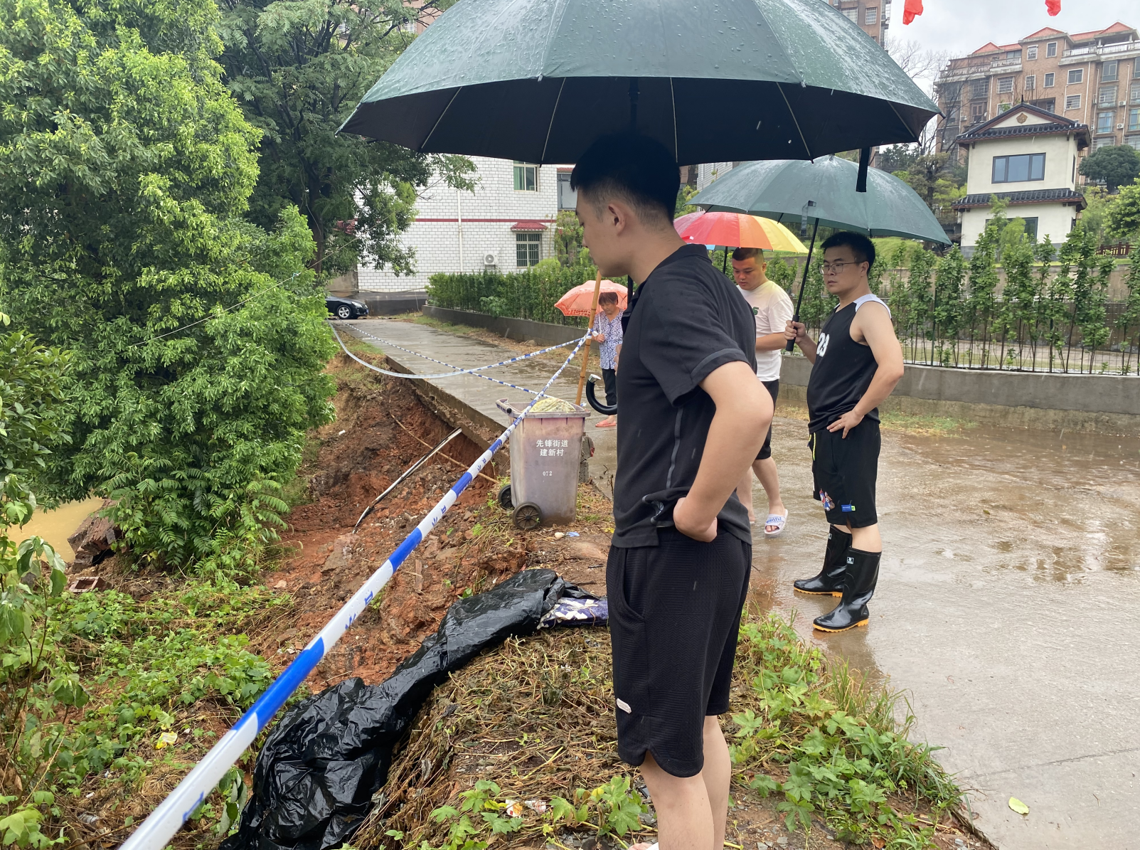 防汛抗灾，建新村全力抗击台风“格美”
