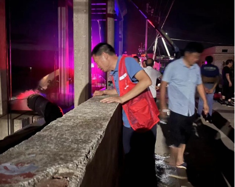 尚源新村：排渍机排水保安全，紧急抢险堵管涌