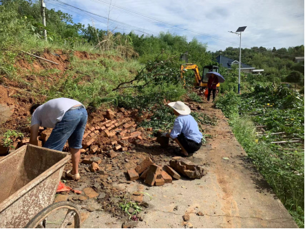 清泉村：紧急抢修垮塌路基，守护群众生命安全