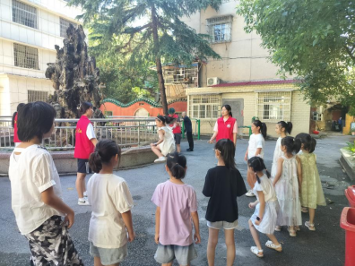 雪园社区：学校暑假班“利剑护蕾”行动守护儿童安全与成长