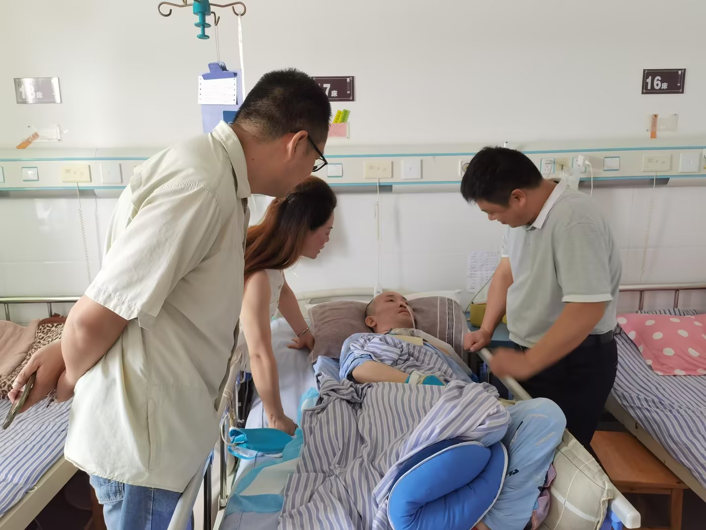 区应急管理局：开展慰问退役军人困难职工活动