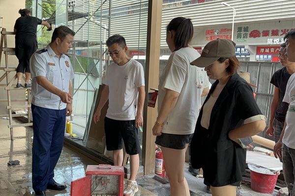 雨湖消防救援大队开展公众聚集场所开业前专业技术指导