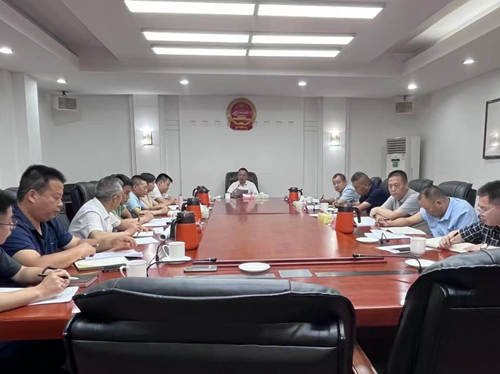 柳军辉主持召开长城乡工作调研座谈会