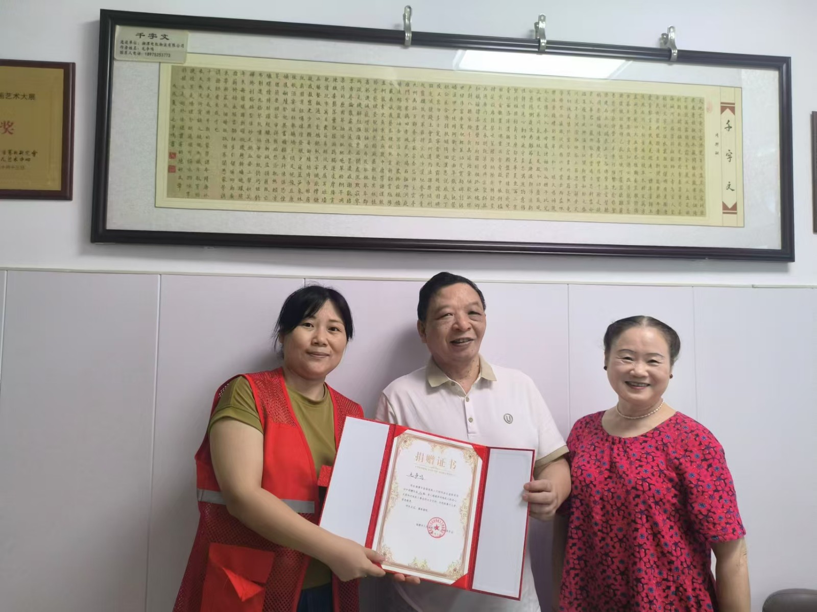 风车坪社区：残疾艺术家捐赠作品支持残疾人公益事业