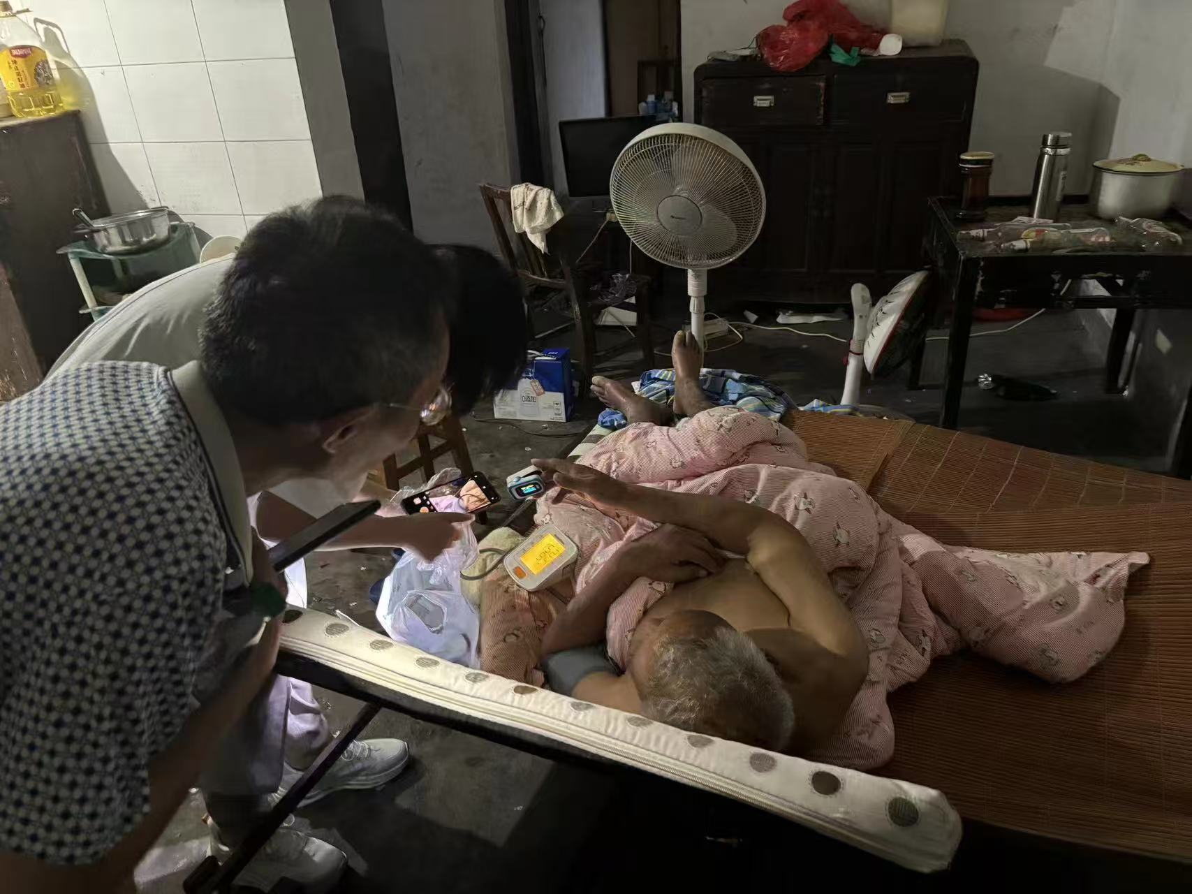 泗洲庵社区：紧急救助独居老人