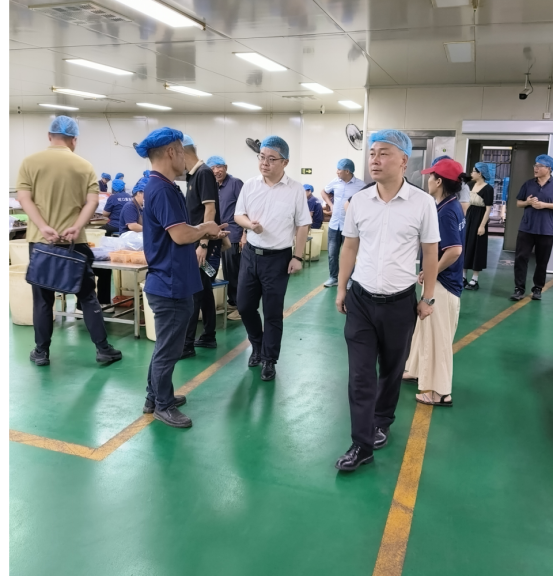 区委创研中心一行到姜畲镇联映村调研村级集体经济，助力乡村振兴