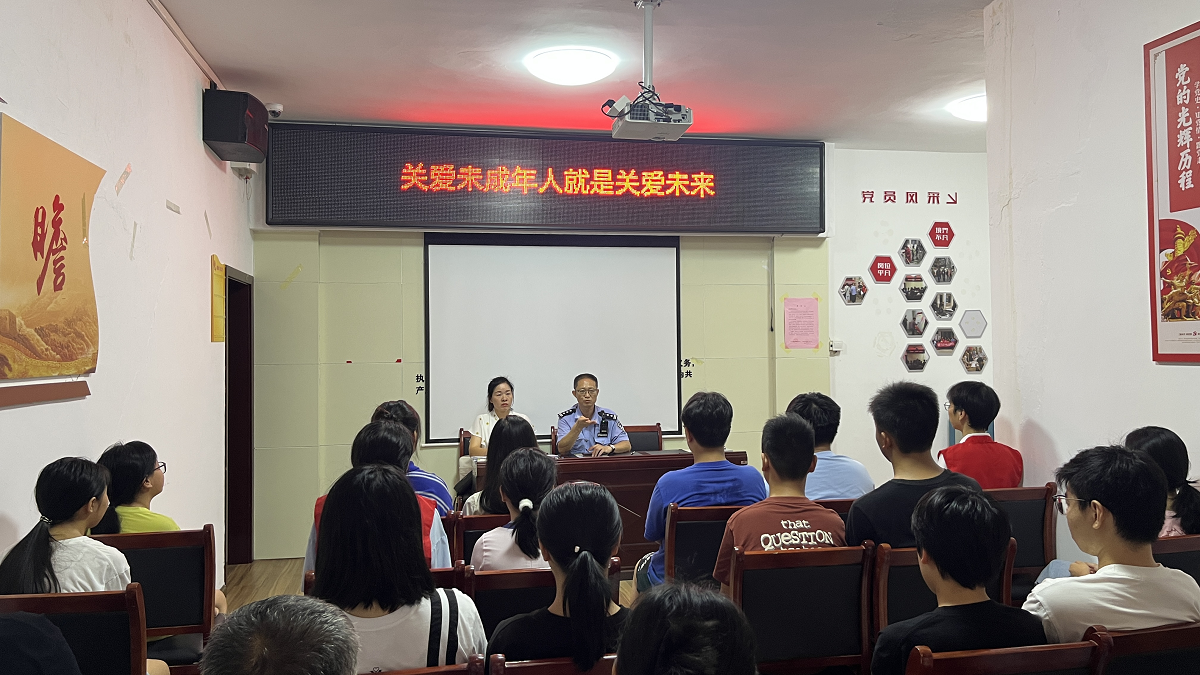瞻岳门社区：“关爱未成年人 就是关爱未来”未成人法治宣传进社区