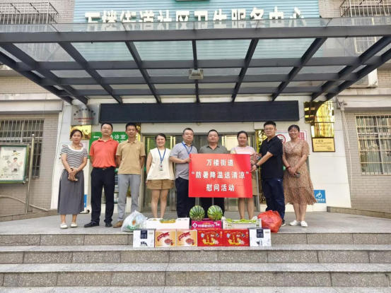 万楼街道做好高温慰问工作
