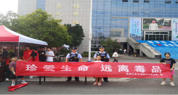 楠竹山镇：国防职院开学季 禁毒宣传进校园
