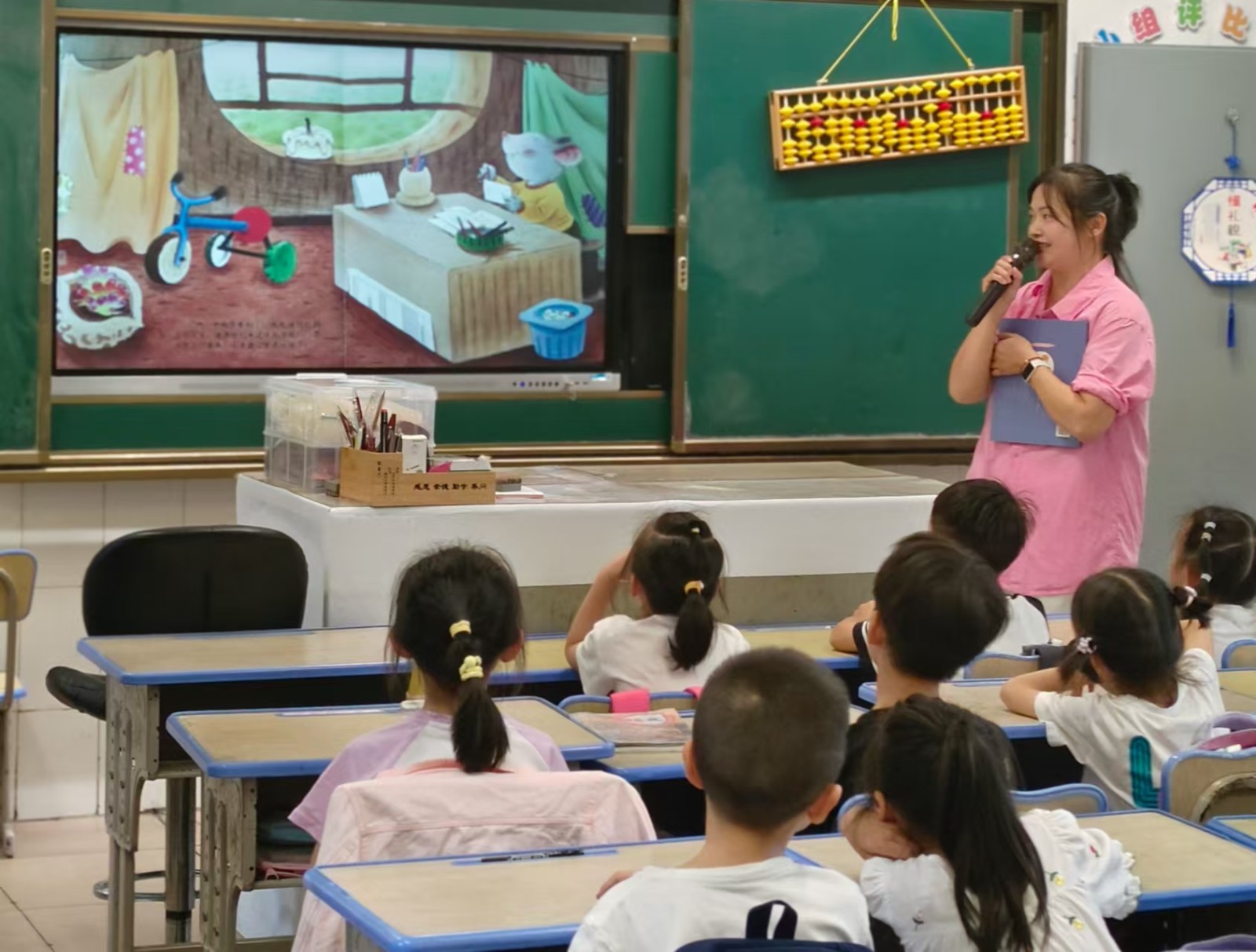 风车坪学校：当绘本遇上中秋 吃着月饼来赏“阅”