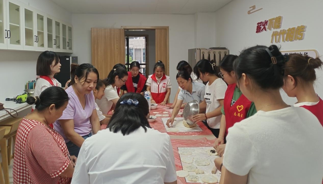 民乐社区：开展“浓浓中秋情 巧手做月饼”活动