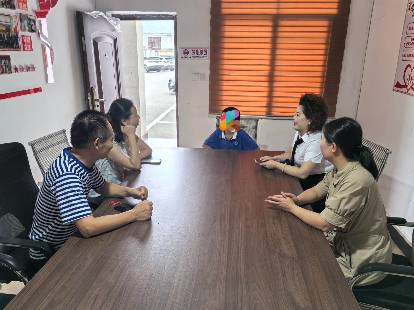 立新学校：爱心传递，温暖中秋