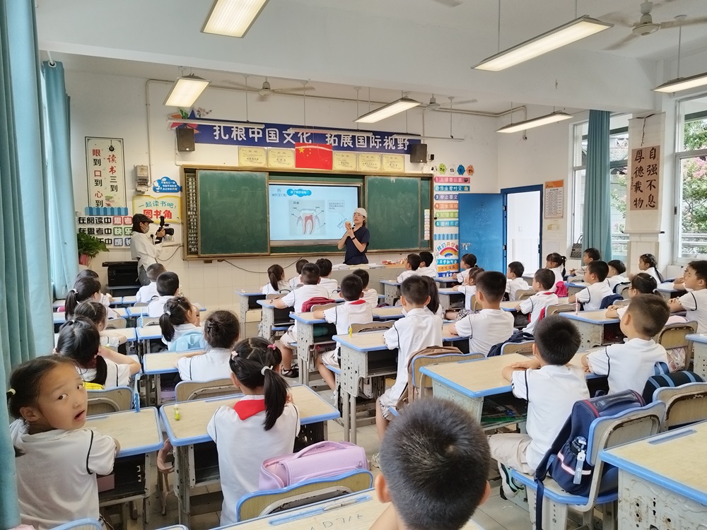 微笑绽放，从“齿”开始 风车坪学校举行爱牙知识讲座
