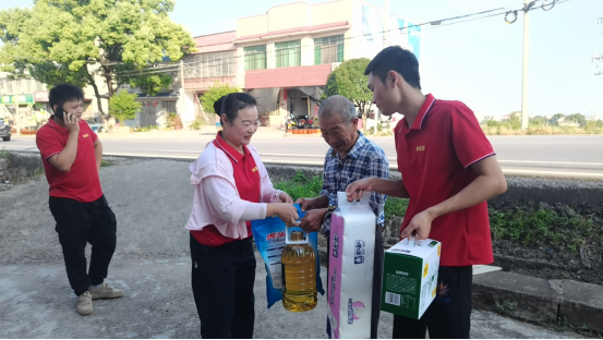 泉塘子村：情系脱贫户，爱心企业慰问暖人心