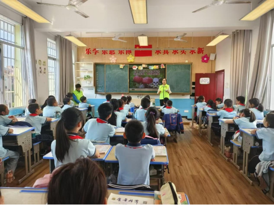 万新社区：科普防控野生毒蘑菇，食品安全知识入校园