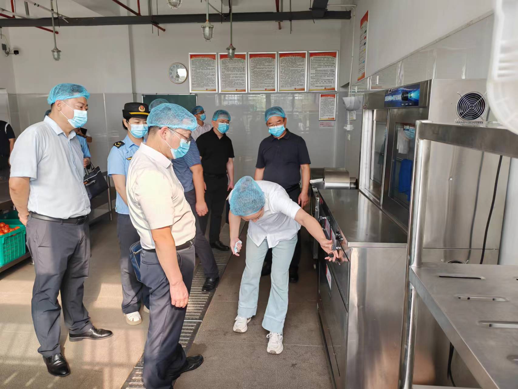 柳军辉带队开展第三季度食品安全“两个责任”包保督导工作