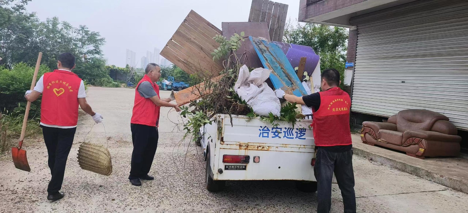 桃李社区：清洁家园、防蚊灭蚊，迎国庆爱国卫生运动火热开展
