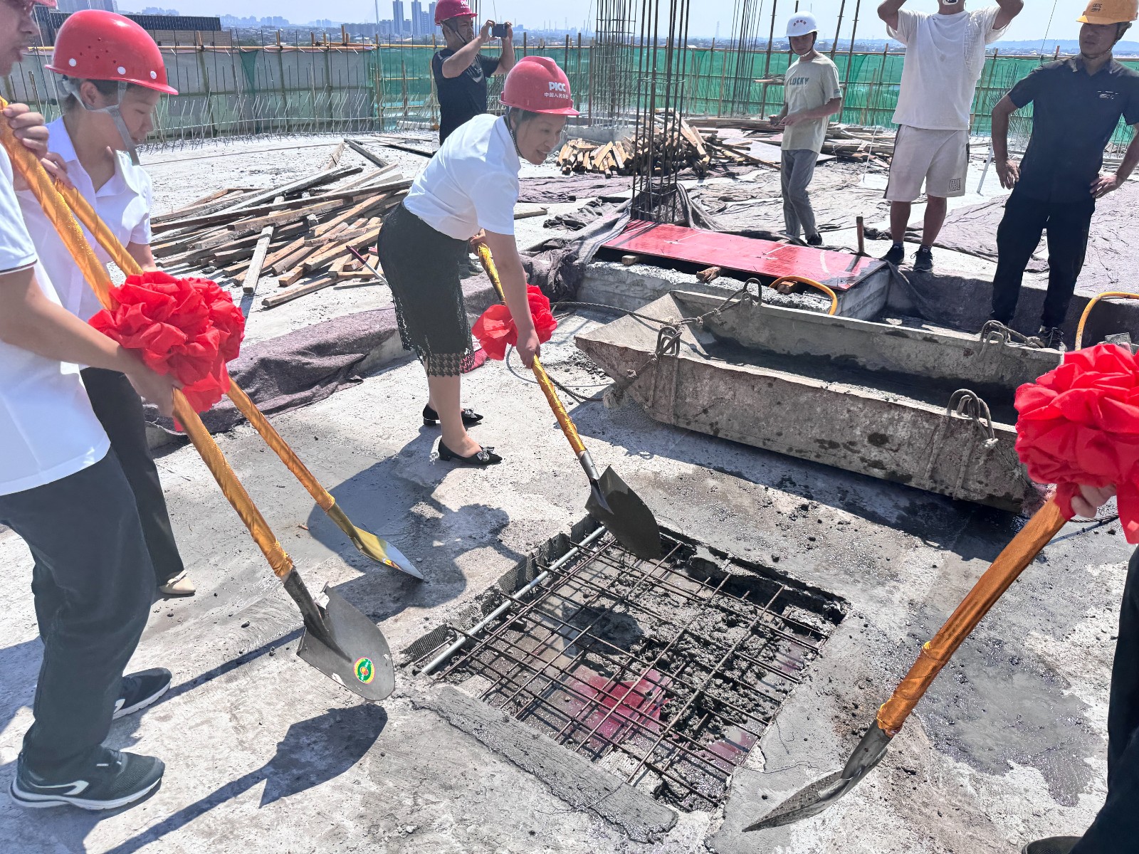 雨湖区中医医院建设项目喜封金顶， 医疗服务升级指日可待