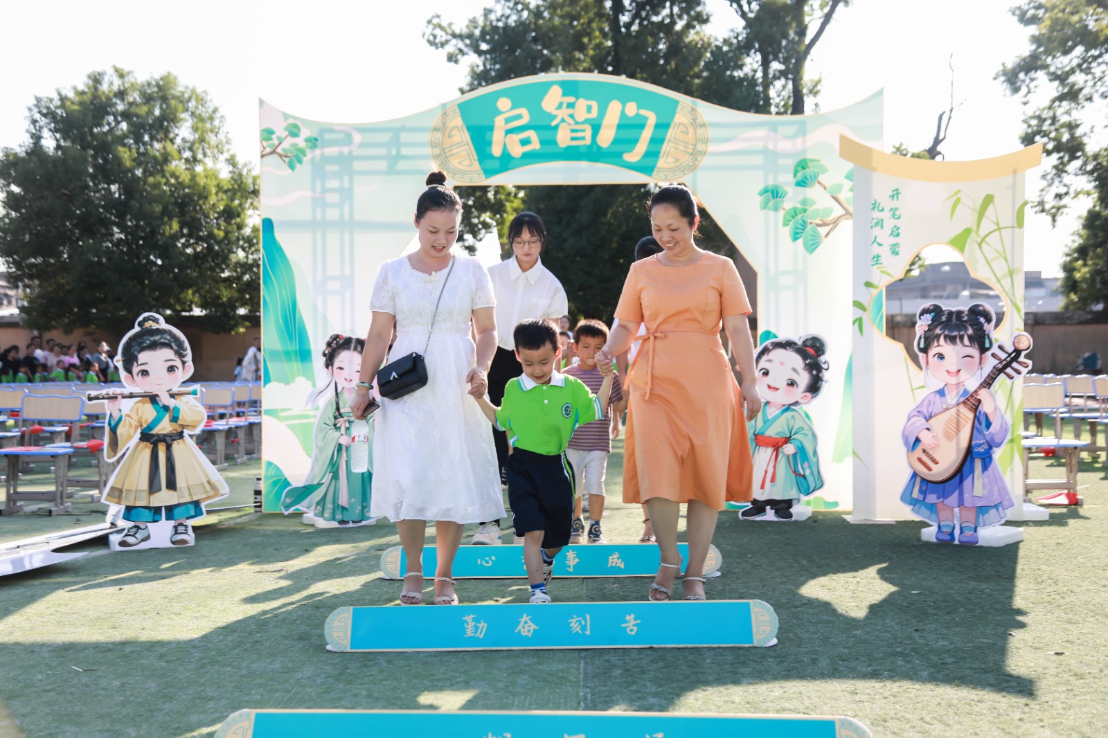 湘锰小学：开笔启智慧 知礼润童心