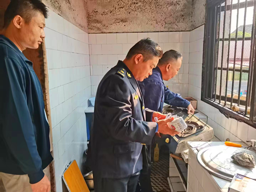 【我为群众办实事】雨湖城管：燃气安全小分队送温暖