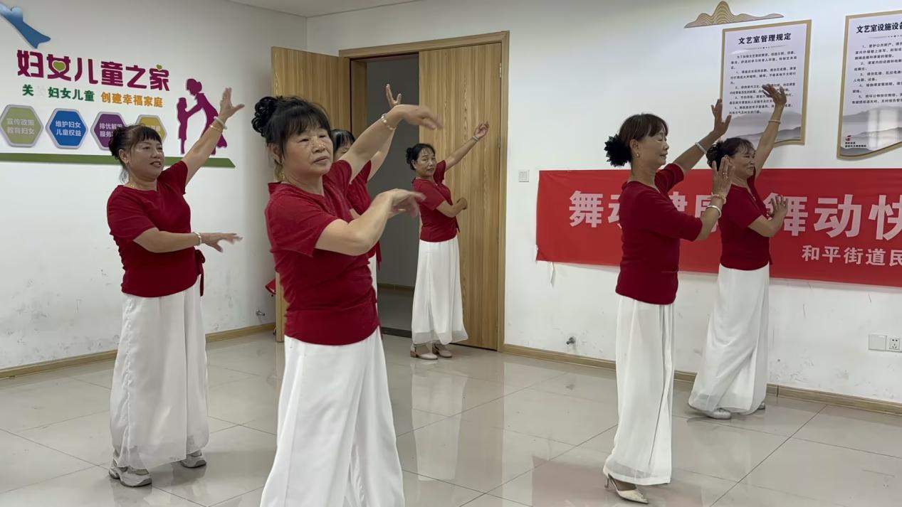 民乐社区：开展“绽放夕阳，多彩老年”舞蹈培训课
