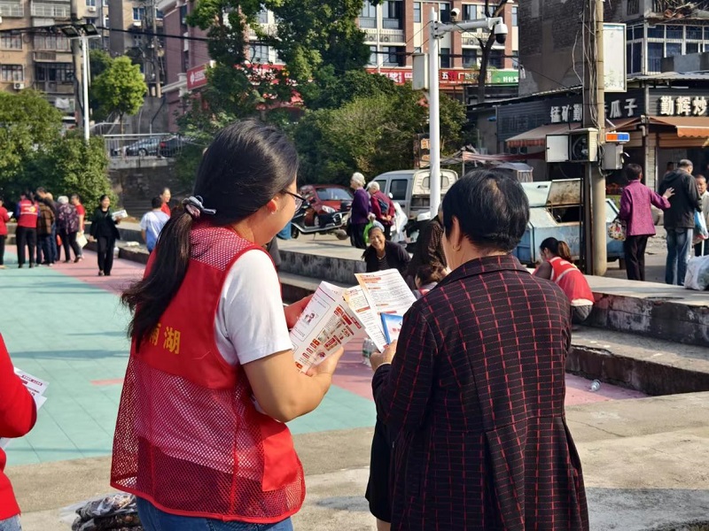 鹤岭镇：九九重阳爱在鹤岭，共筑平安建设新篇章