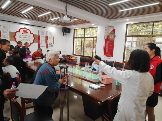 新城村：爱心下乡，为残疾人送上免费健康体检