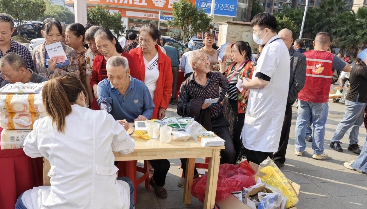 民乐社区开展“共建共治共享，同心健心安心”为主题的世界精神卫生日宣传活动