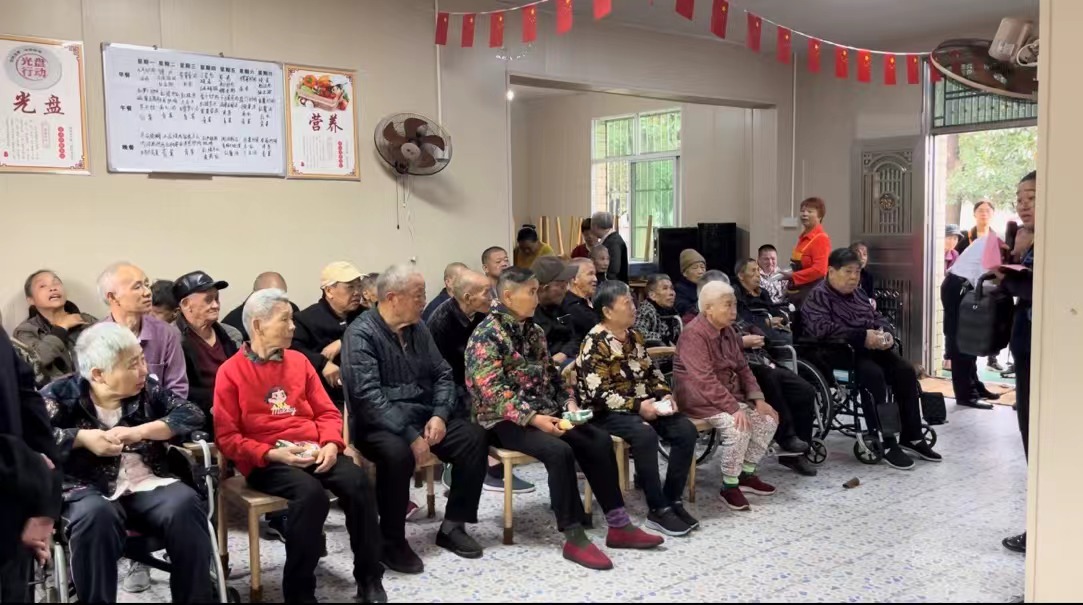 响水乡：雨湖之声敬老院献艺送暖