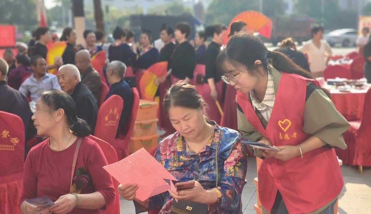 民乐社区开展“关系民生，联系民心”医保政策宣讲活动