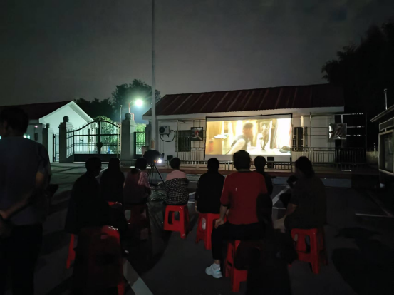 【乡村振兴】易建河村：家门口免费看电影，点亮群众“夜”生活