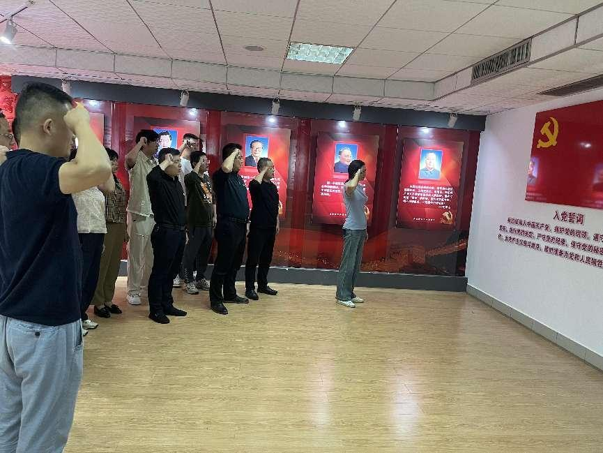 大河西棚改公司开展党风廉政警示教育活动