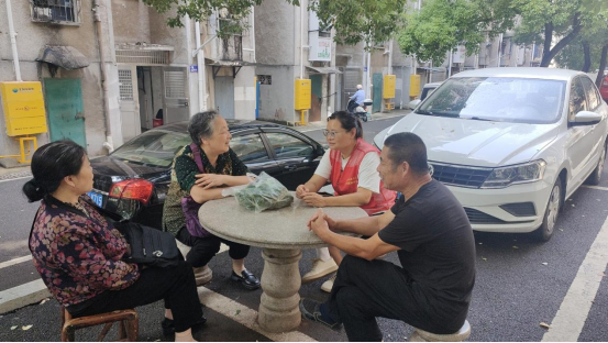 【六提工程】中心社区：“小板凳”上话清廉 营造廉洁氛围